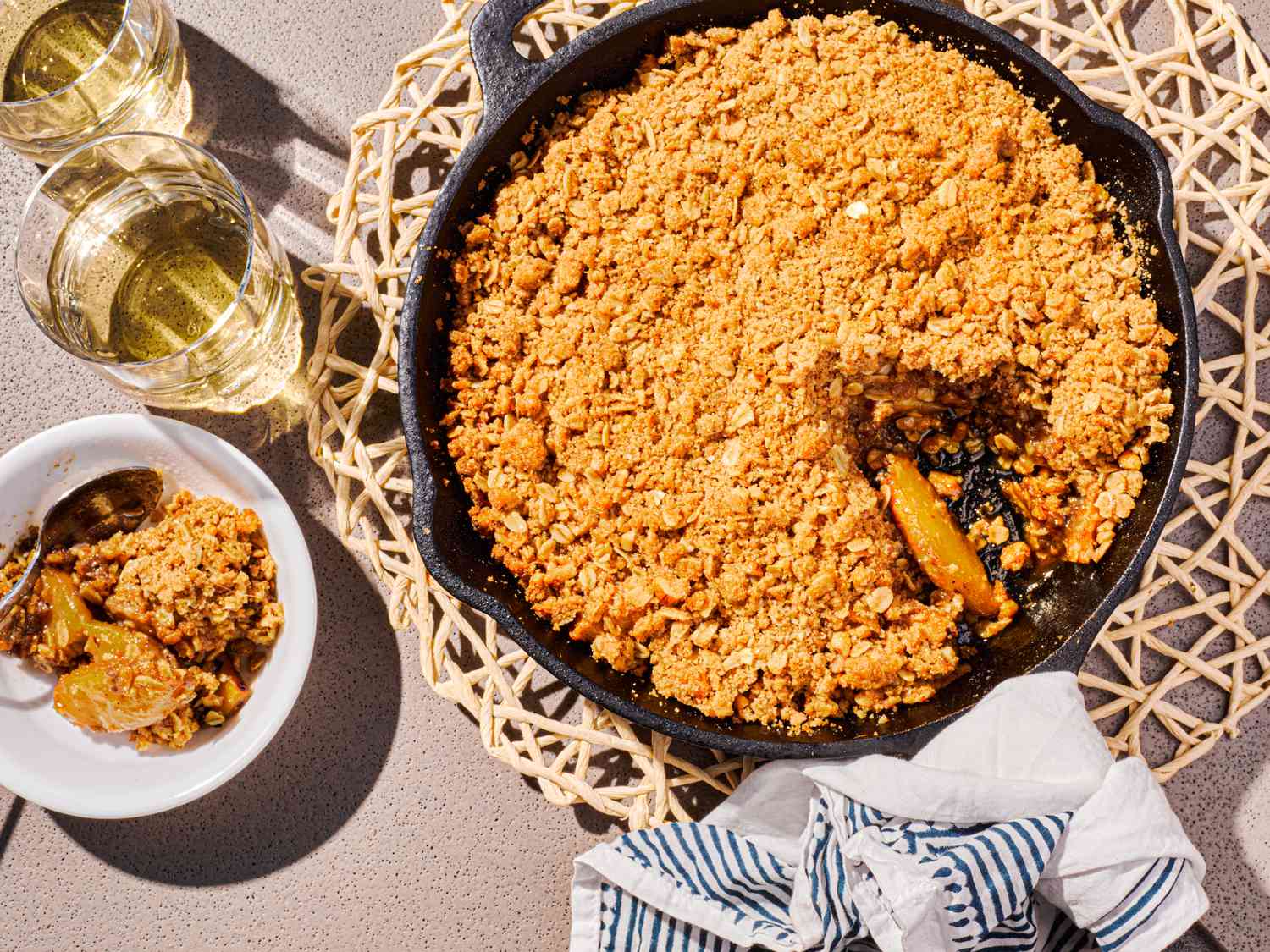 Grill-Baked Skillet Apple Crisp: Unlock Unique Smoky Flavor
